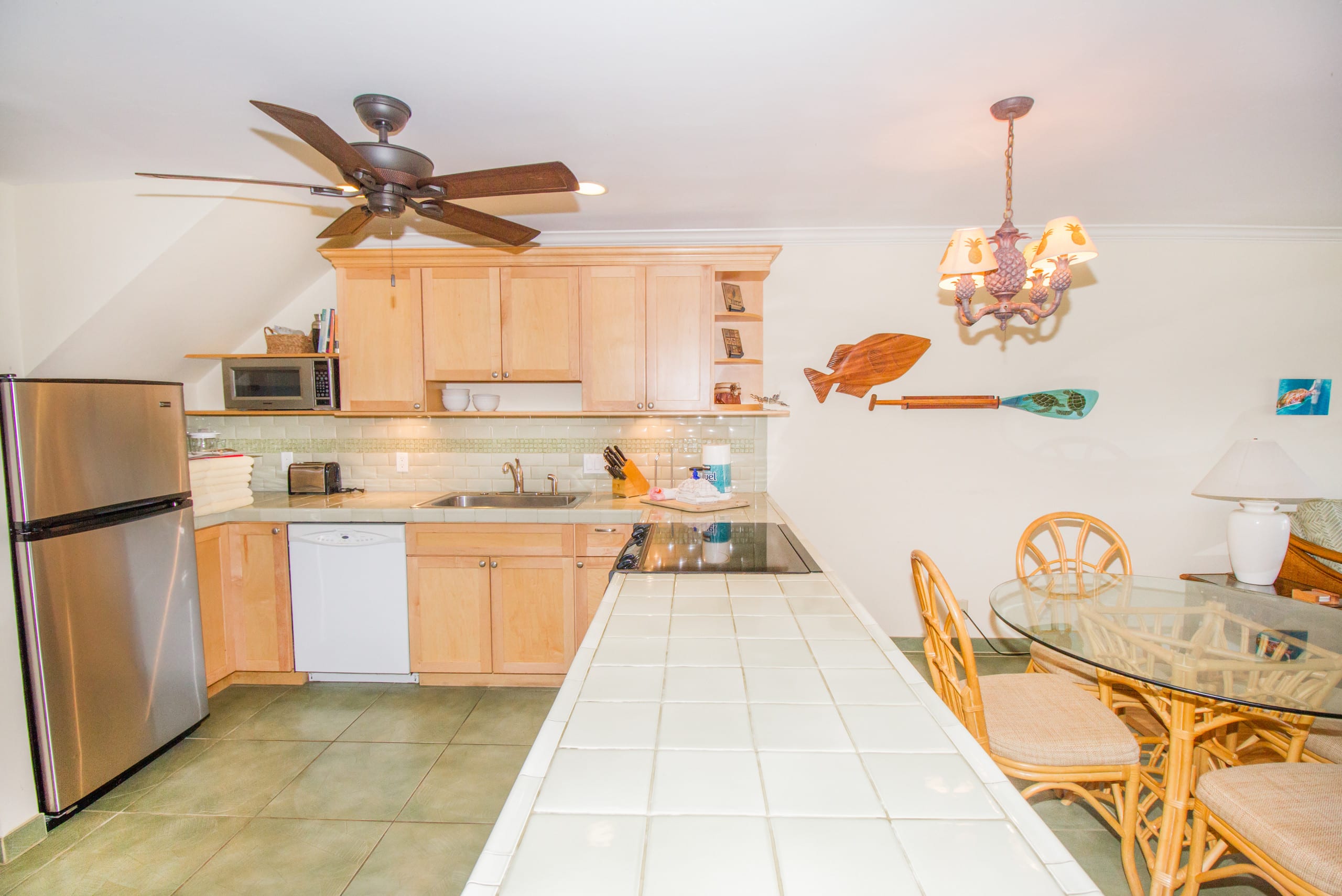 Condo in Lahaina · ★4.8 · 2 bedrooms · 3 beds · 2 private baths - Image 5