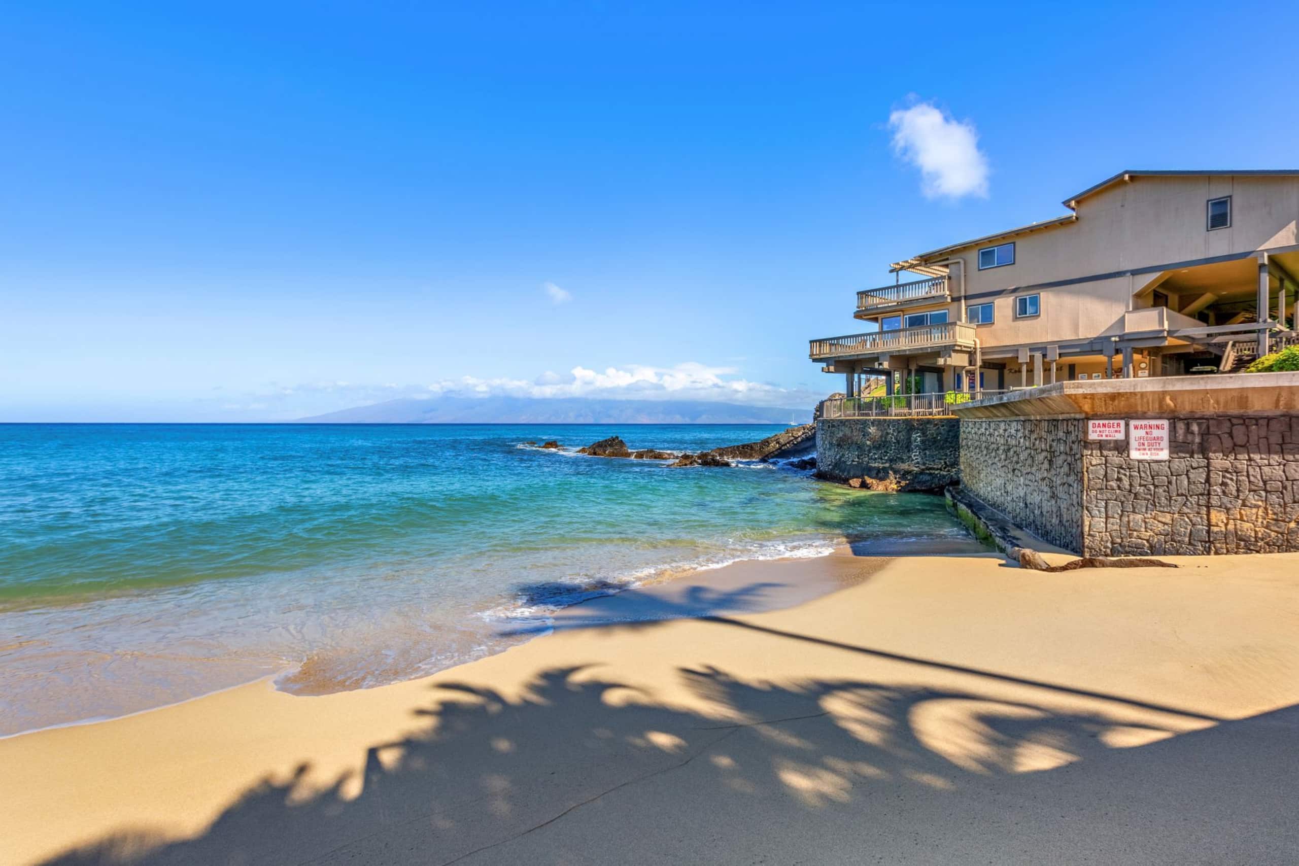 Condo in Lahaina · ★4.8 · 2 bedrooms · 3 beds · 2 private baths - Image 28