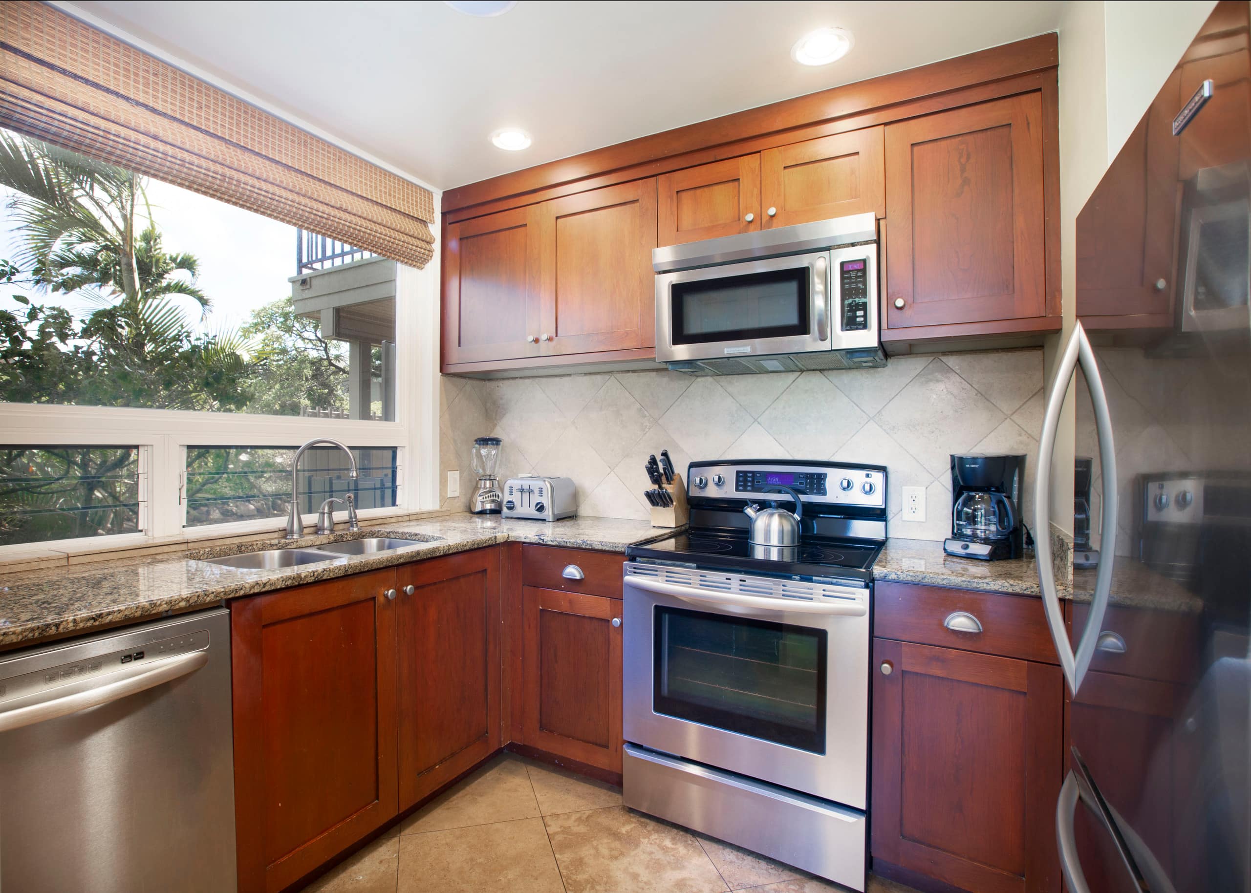 Condo in Lahaina · ★4.65 · 2 bedrooms · 3 beds · 2.5 baths - Image 6