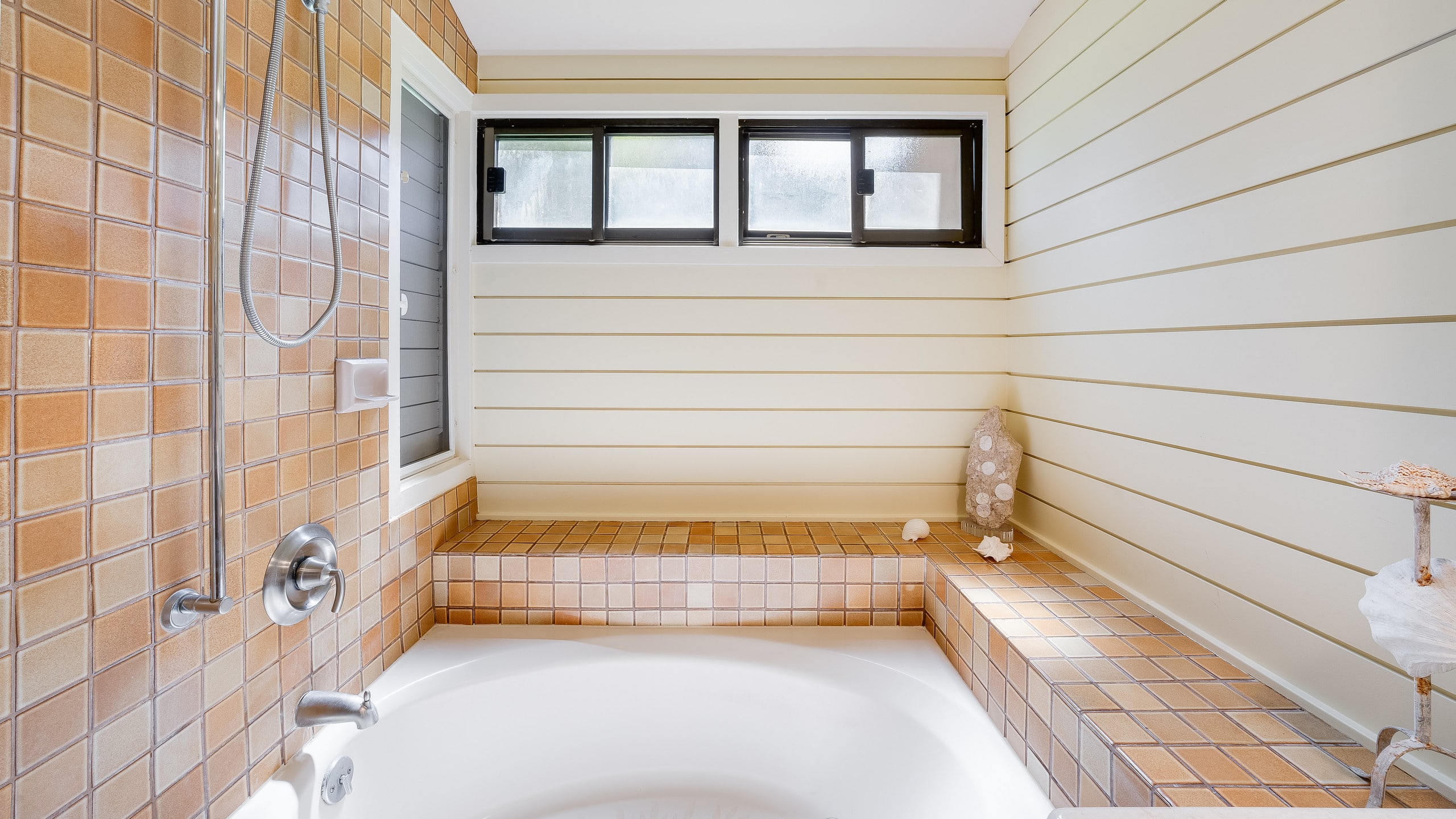Condo in Lahaina · ★4.79 · 2 bedrooms · 3 beds · 3 private baths - Image 50