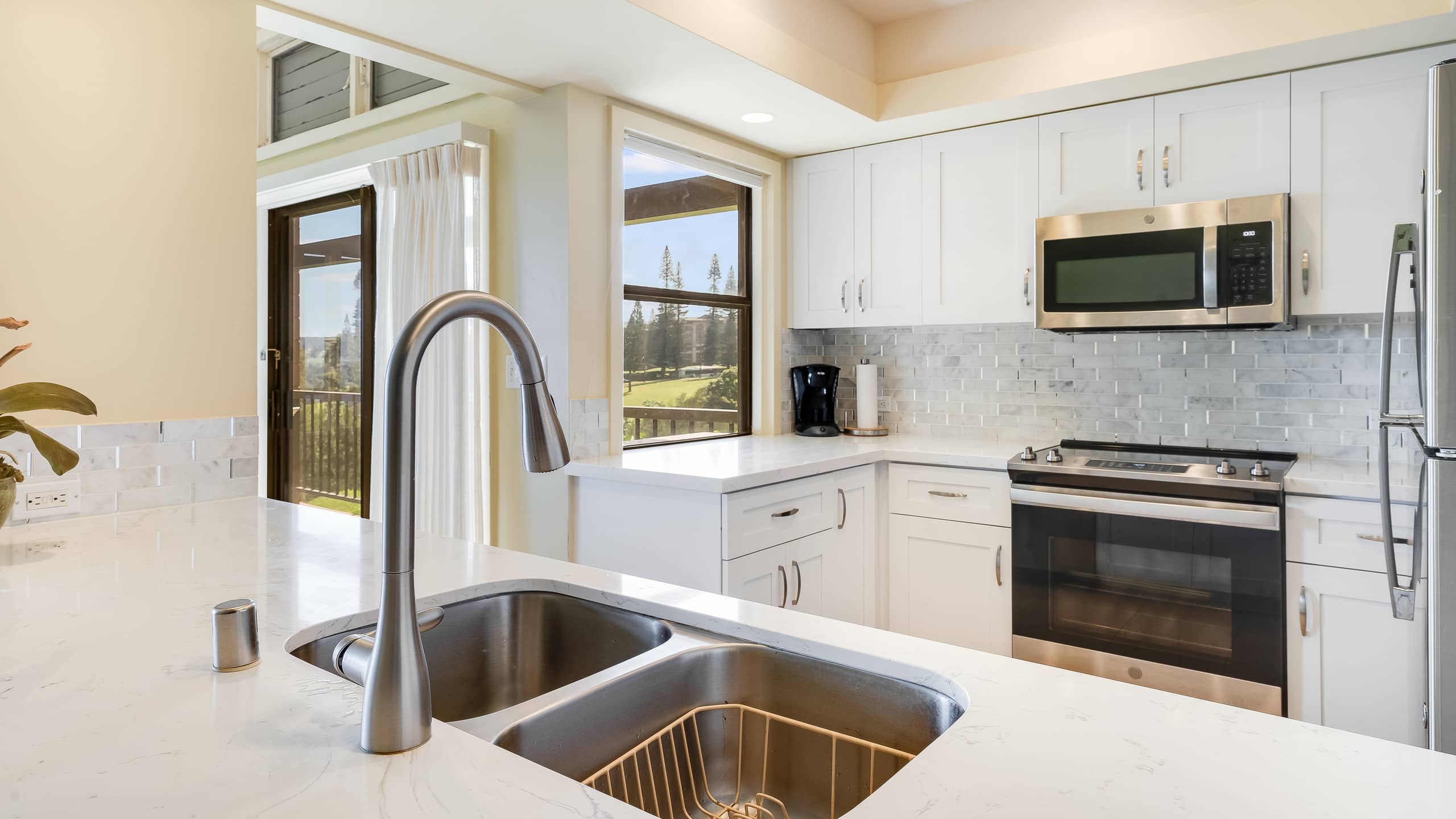 Condo in Lahaina · ★4.79 · 2 bedrooms · 3 beds · 3 private baths - Image 6