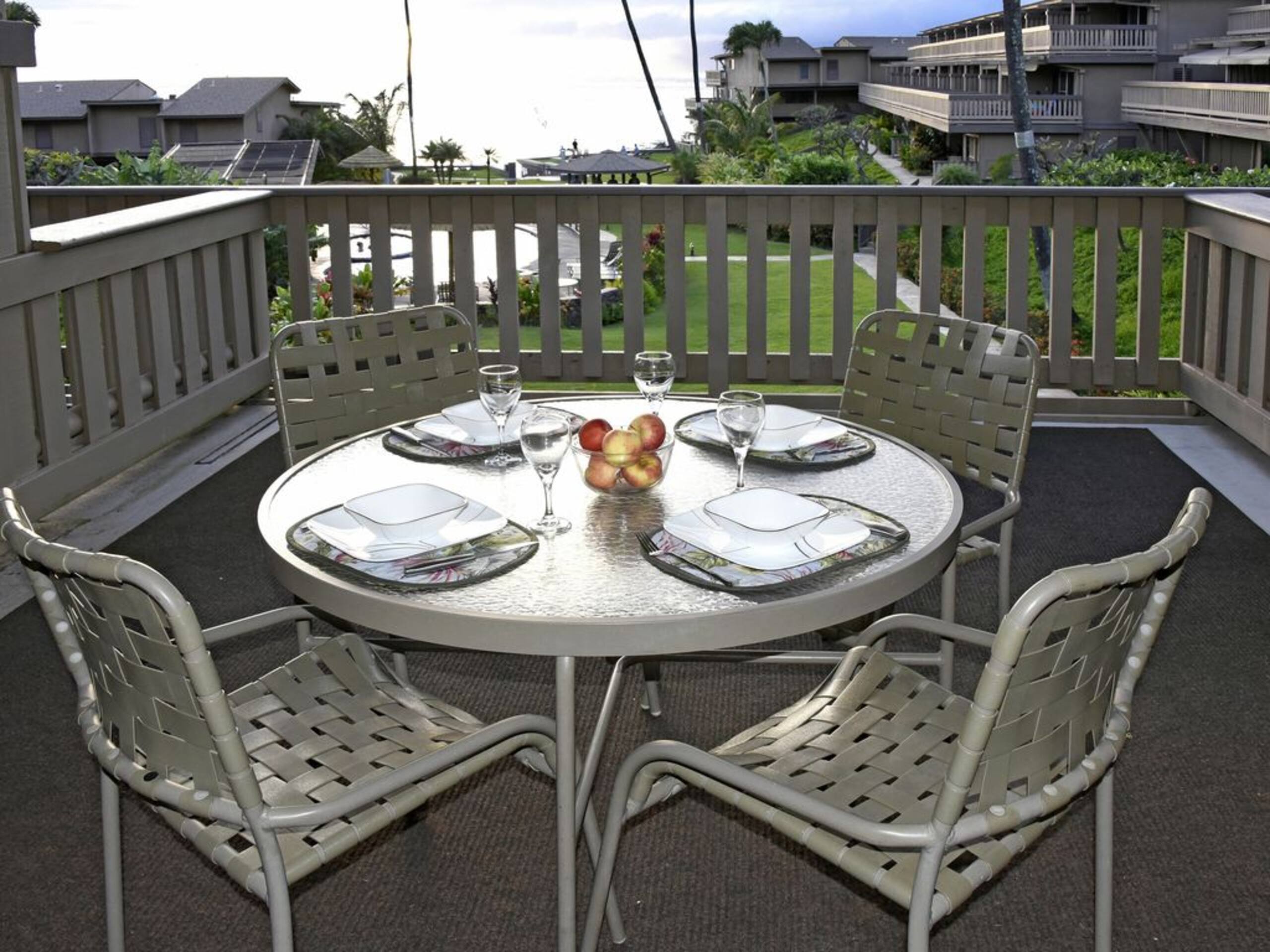 Condo in Lahaina · ★4.0 · 2 bedrooms · 4 beds · 2 baths - Image 2