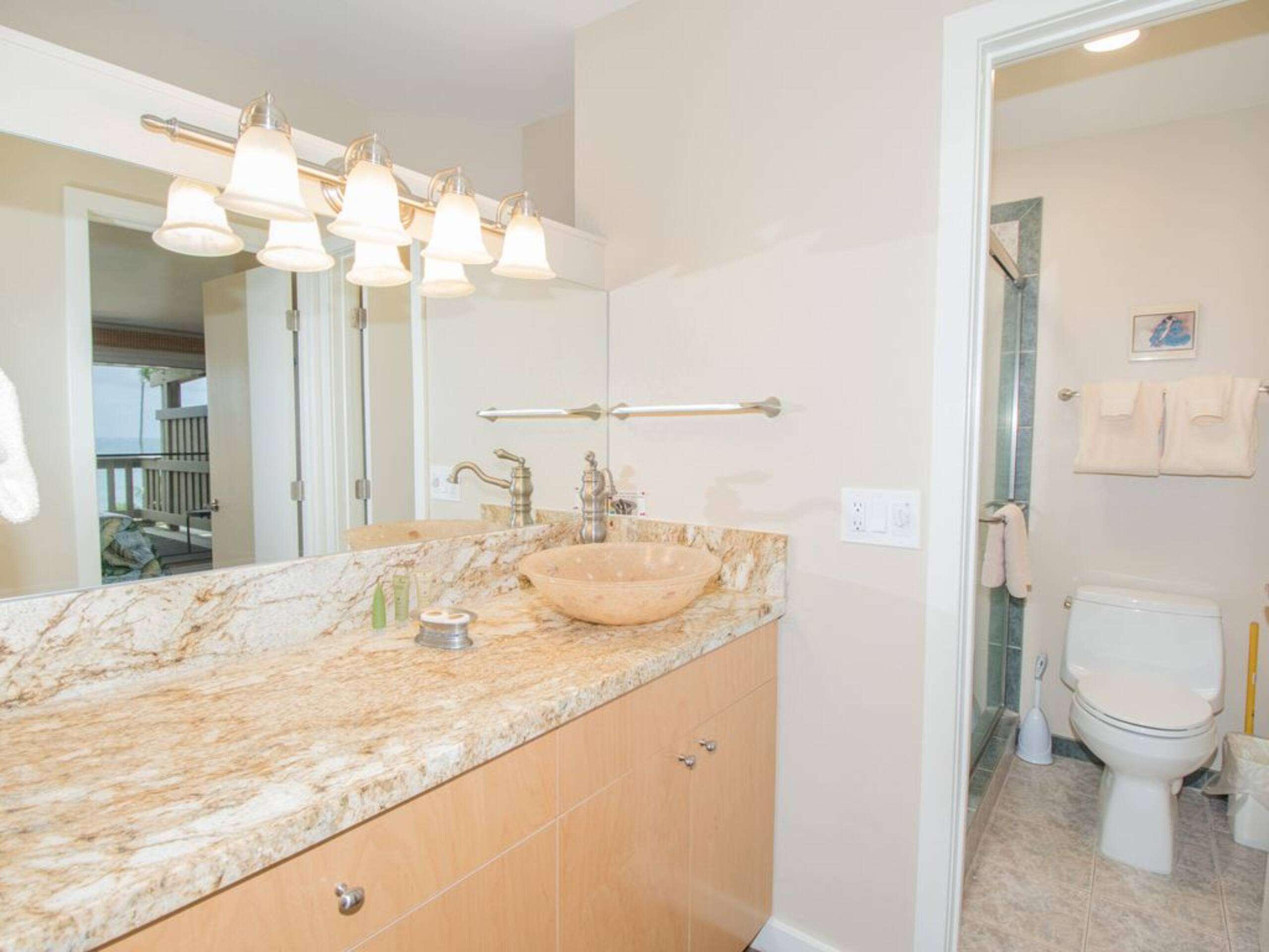 Condo in Lahaina · ★4.0 · 2 bedrooms · 4 beds · 2 baths - Image 7