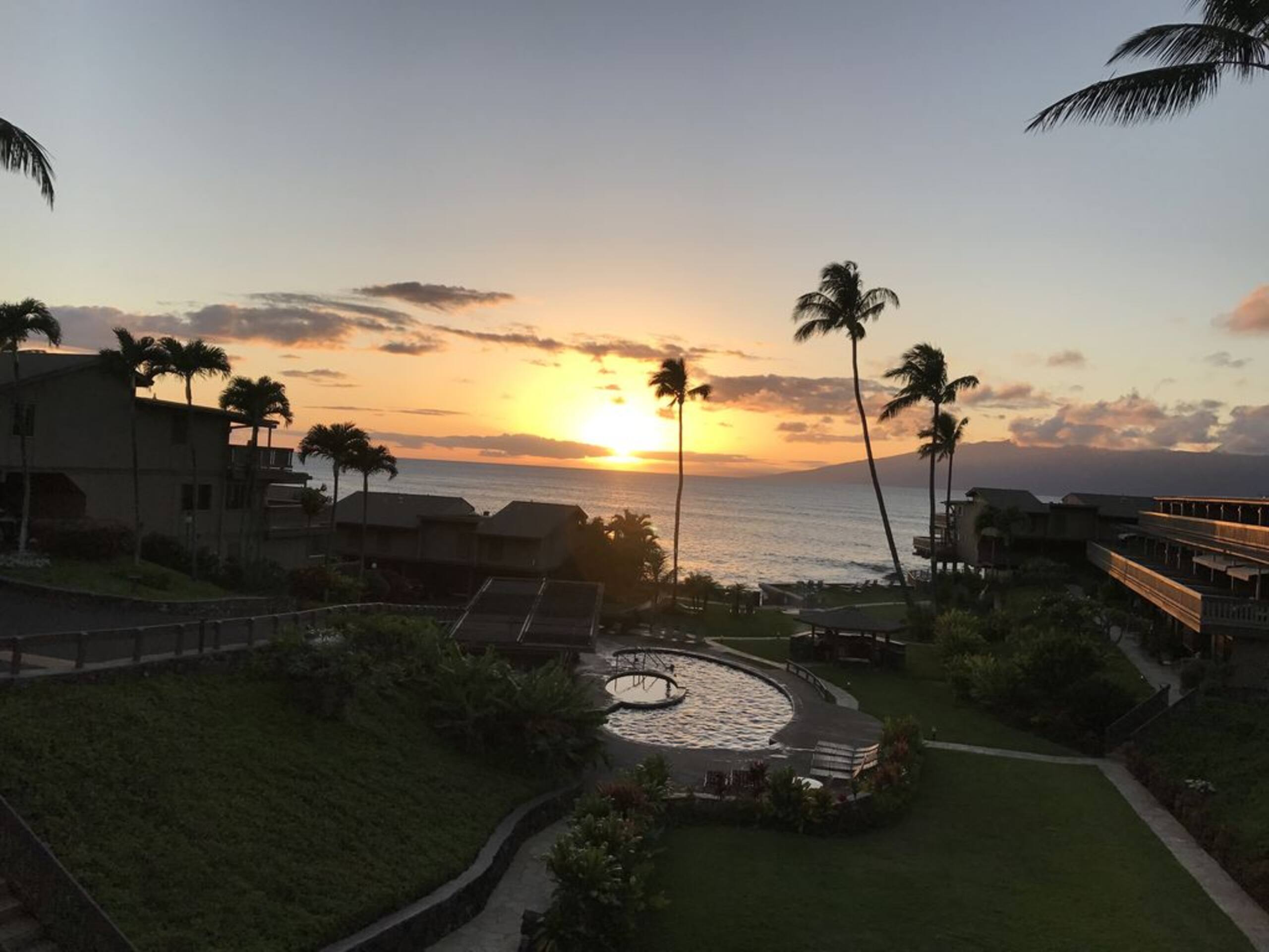 Condo in Lahaina · ★4.0 · 2 bedrooms · 4 beds · 2 baths - Image 18