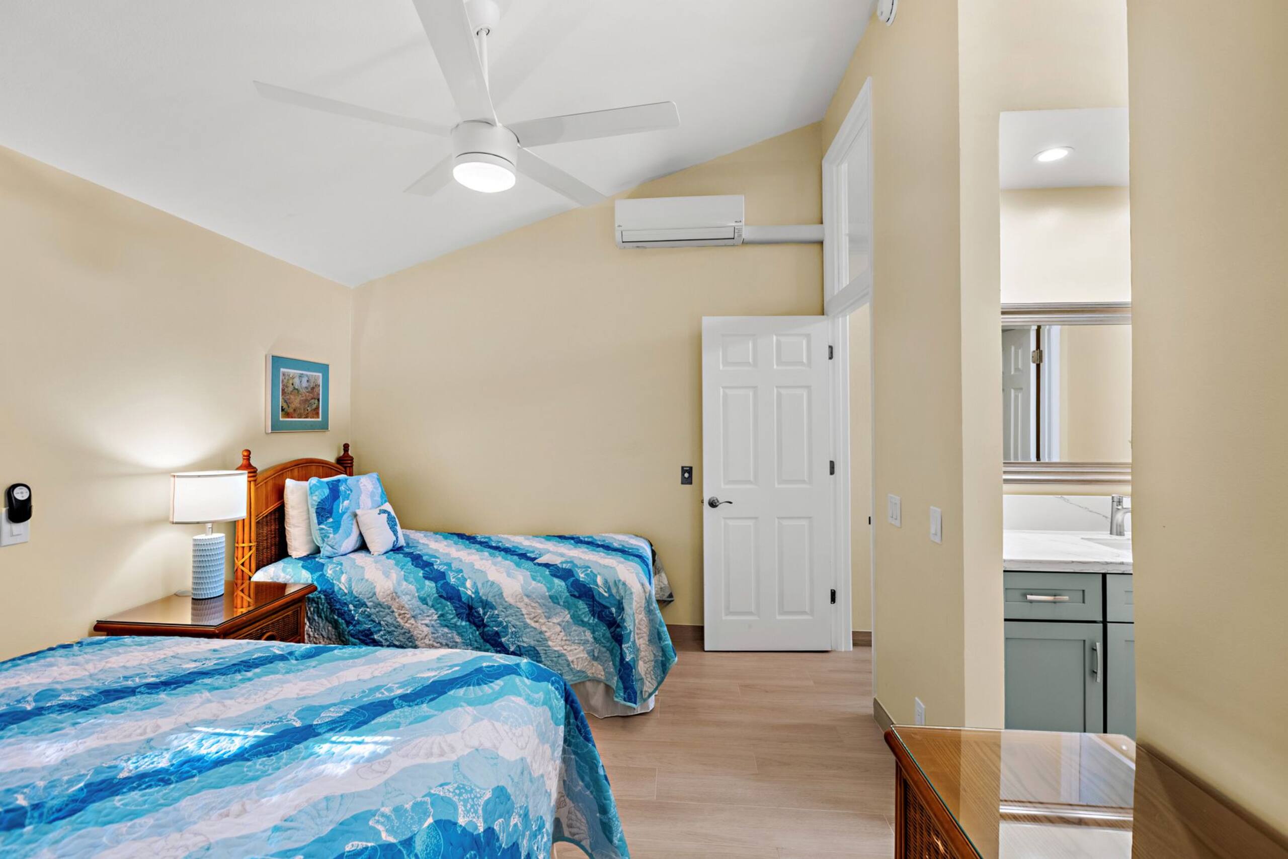Condo in Lahaina · ★4.11 · 2 bedrooms · 4 beds · 2.5 baths - Image 30