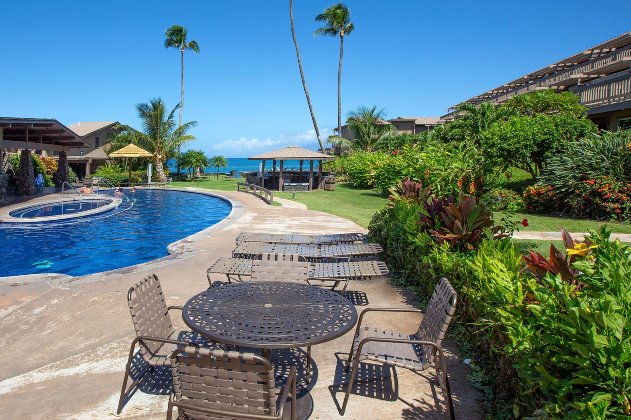 Condo in Lahaina · ★4.11 · 2 bedrooms · 4 beds · 2.5 baths - Image 41