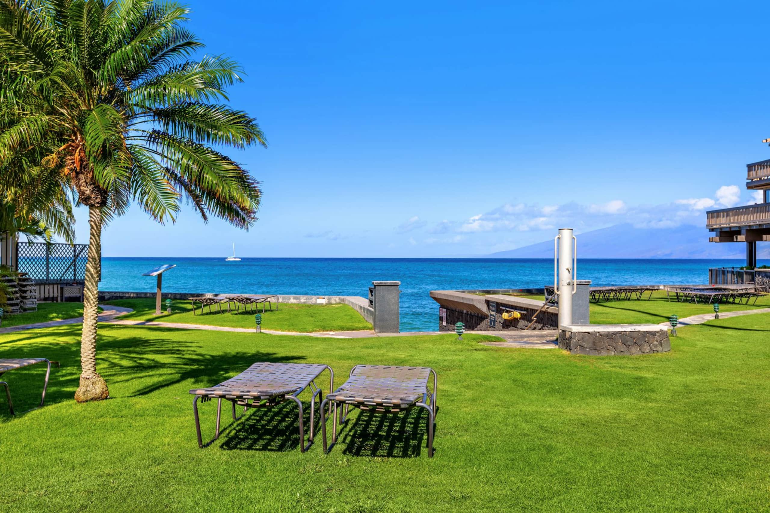 Condo in Lahaina · ★4.67 · 2 bedrooms · 4 beds · 2.5 baths - Image 32