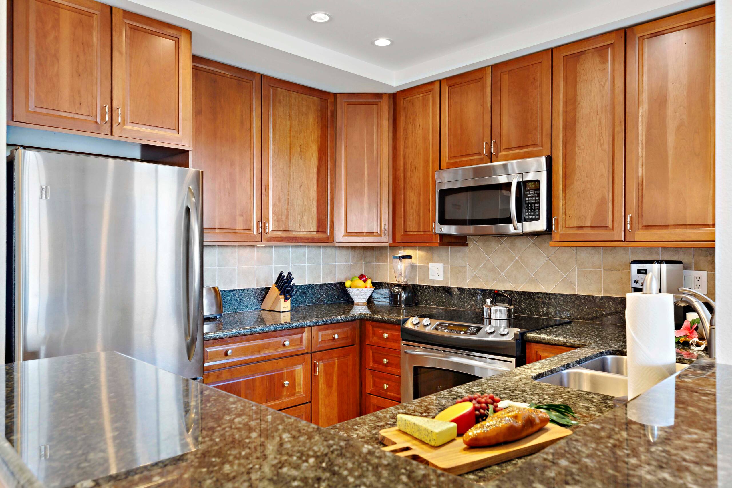 Condo in Lahaina · ★4.3 · 1 bedroom · 2 beds · 2 private baths - Image 38