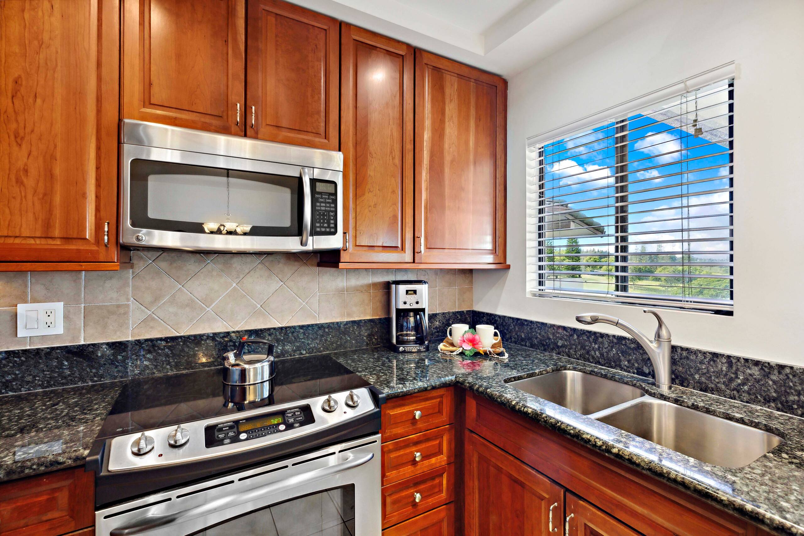 Condo in Lahaina · ★4.3 · 1 bedroom · 2 beds · 2 private baths - Image 34