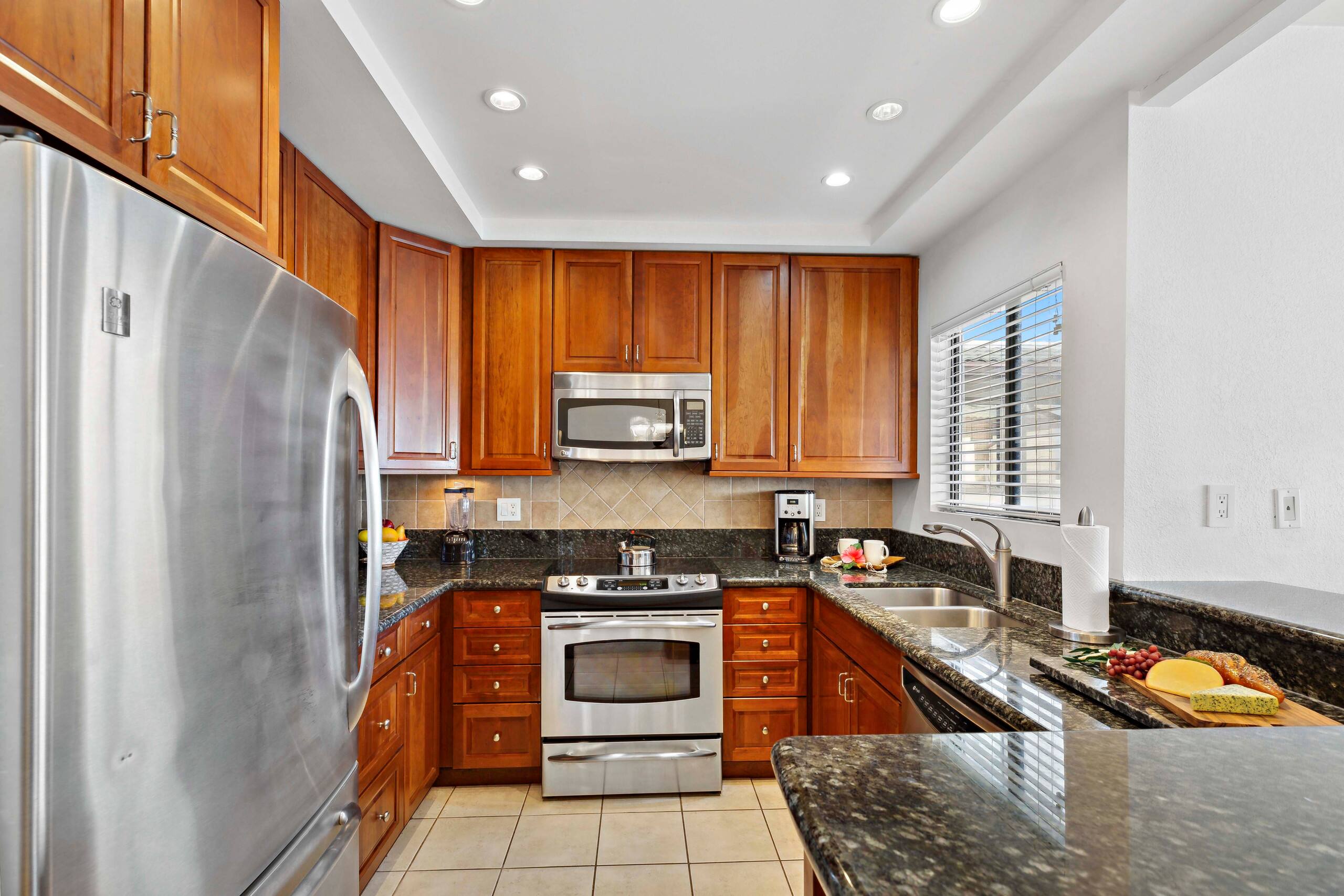Condo in Lahaina · ★4.3 · 1 bedroom · 2 beds · 2 private baths - Image 7