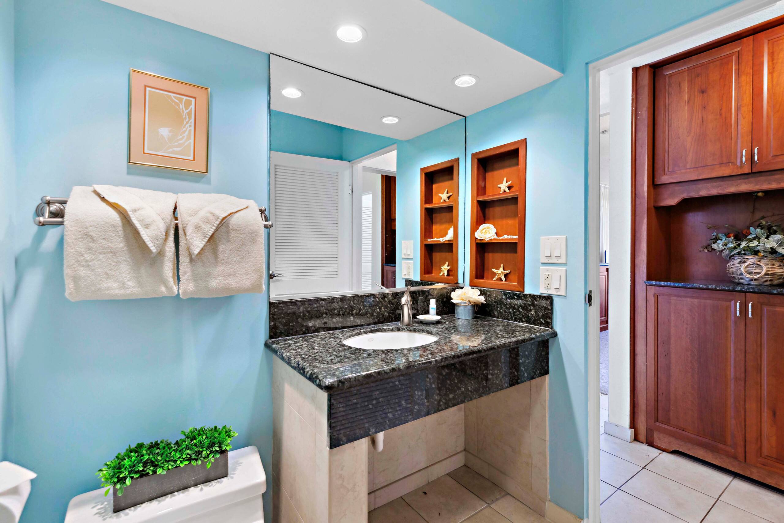 Condo in Lahaina · ★4.3 · 1 bedroom · 2 beds · 2 private baths - Image 14