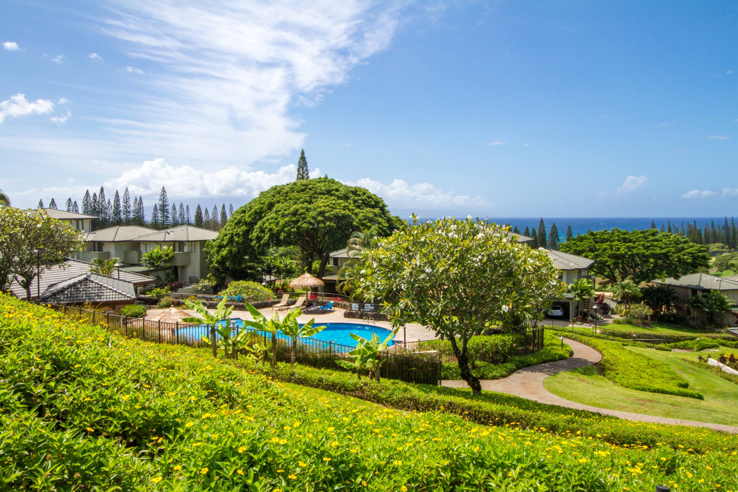 Condo in Lahaina · ★4.3 · 1 bedroom · 2 beds · 2 private baths - Image 2