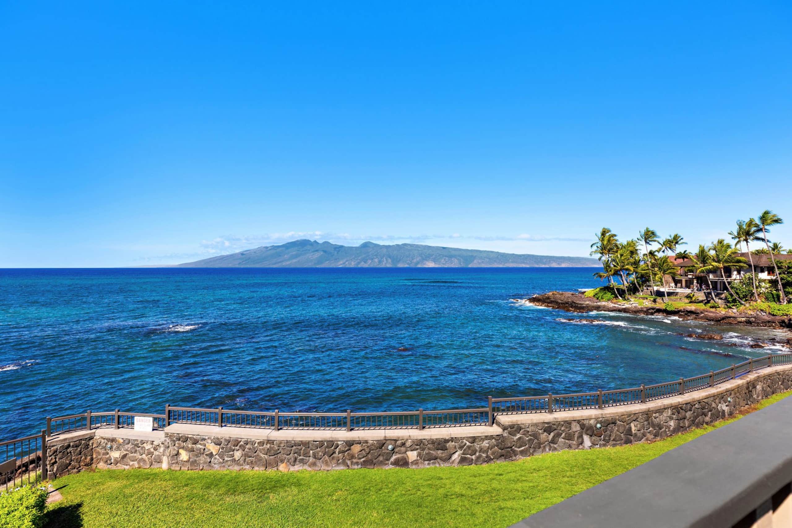 Condo in Lahaina · ★4.43 · 2 bedrooms · 4 beds · 2.5 baths - Image 28