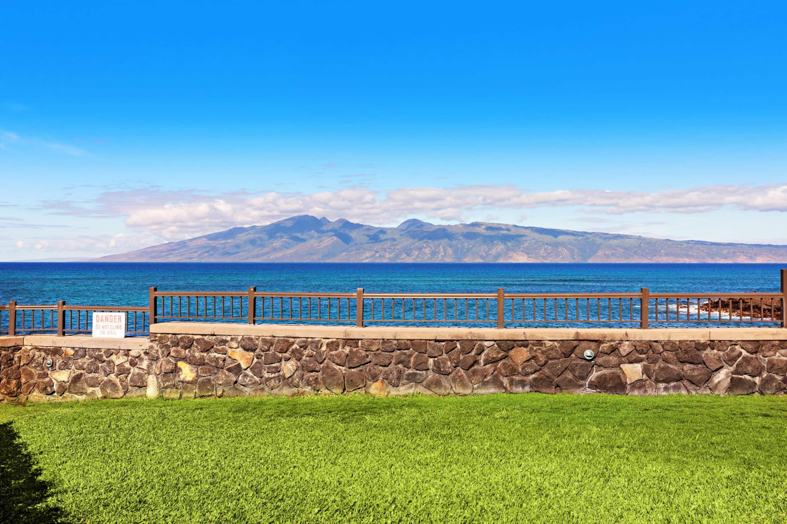 Condo in Lahaina · ★4.43 · 2 bedrooms · 4 beds · 2.5 baths - Image 29