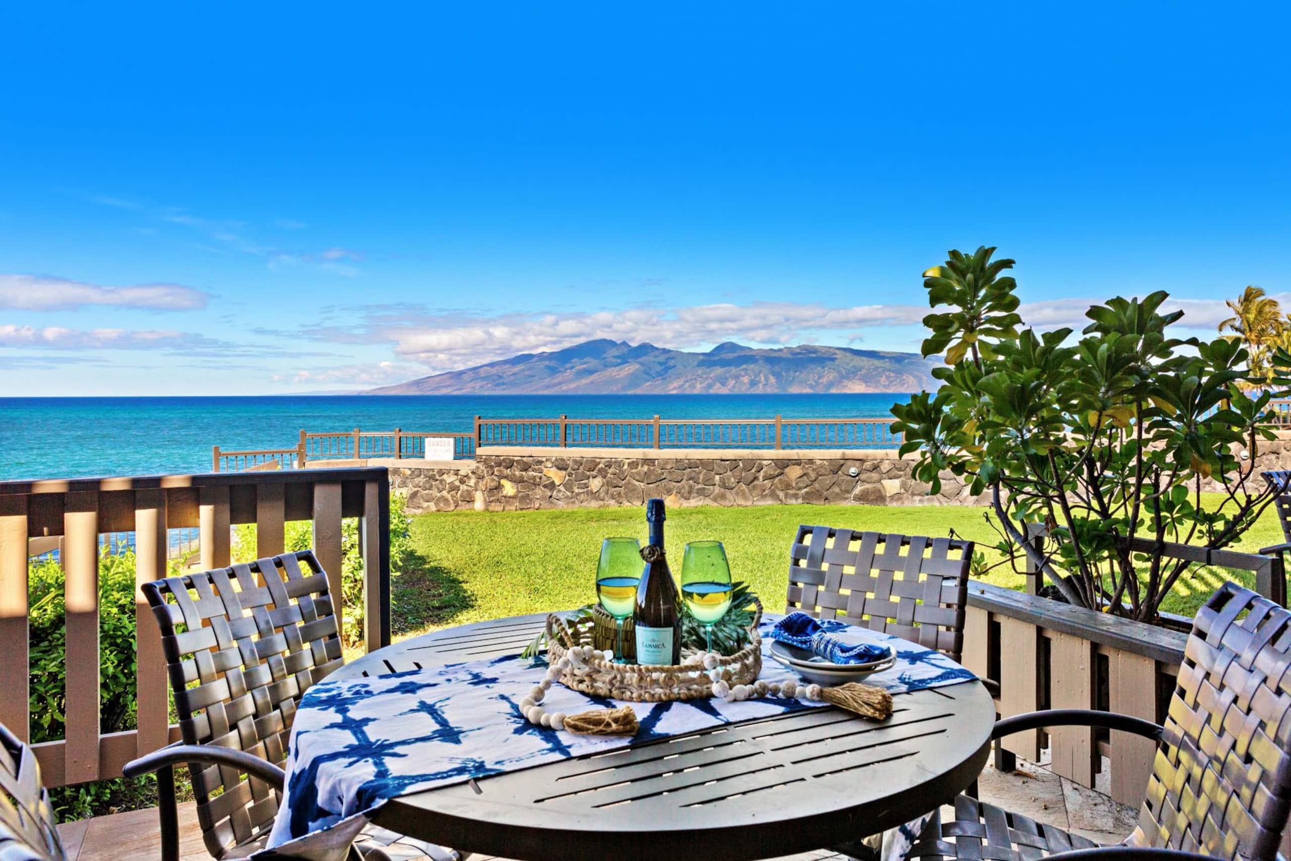 Condo in Lahaina · ★4.43 · 2 bedrooms · 4 beds · 2.5 baths - Image 2