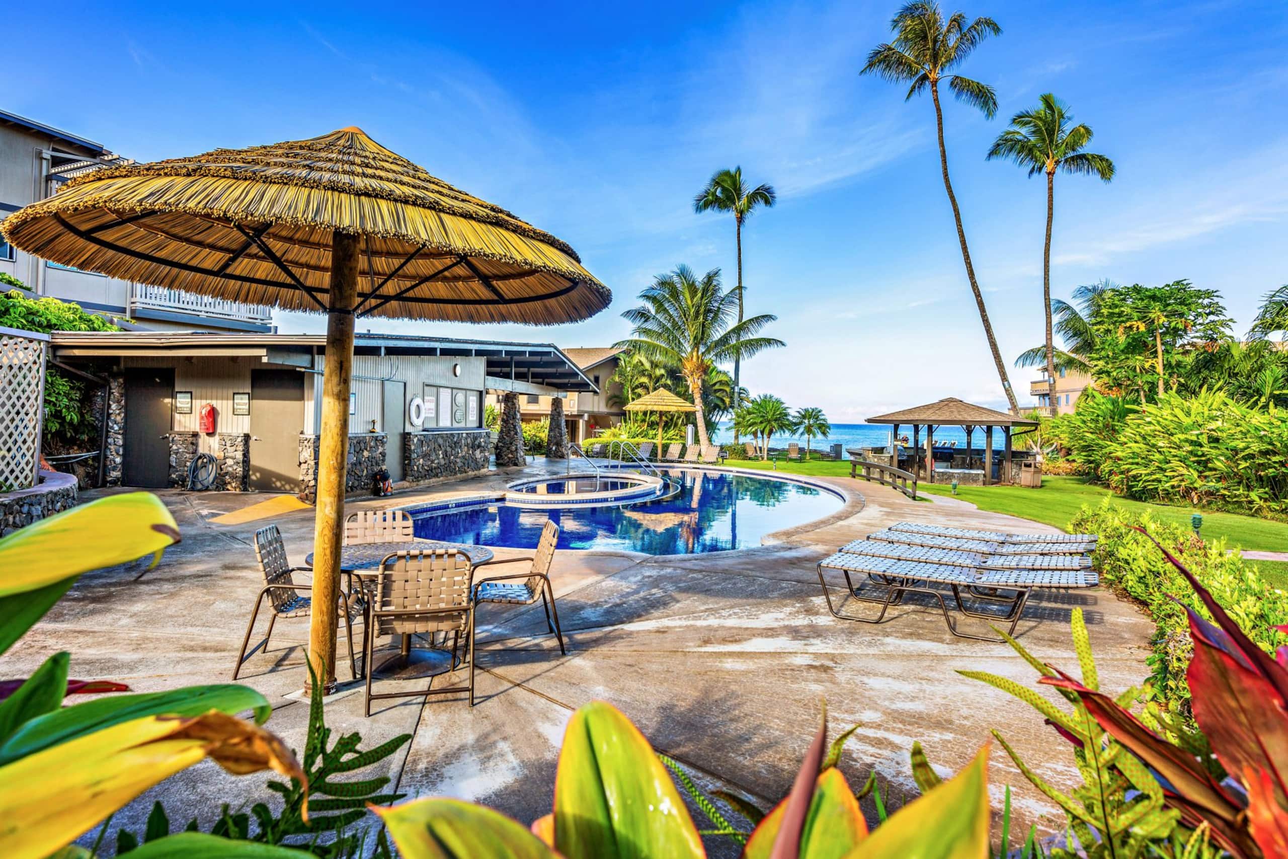 Condo in Lahaina · ★4.43 · 2 bedrooms · 4 beds · 2.5 baths - Image 33