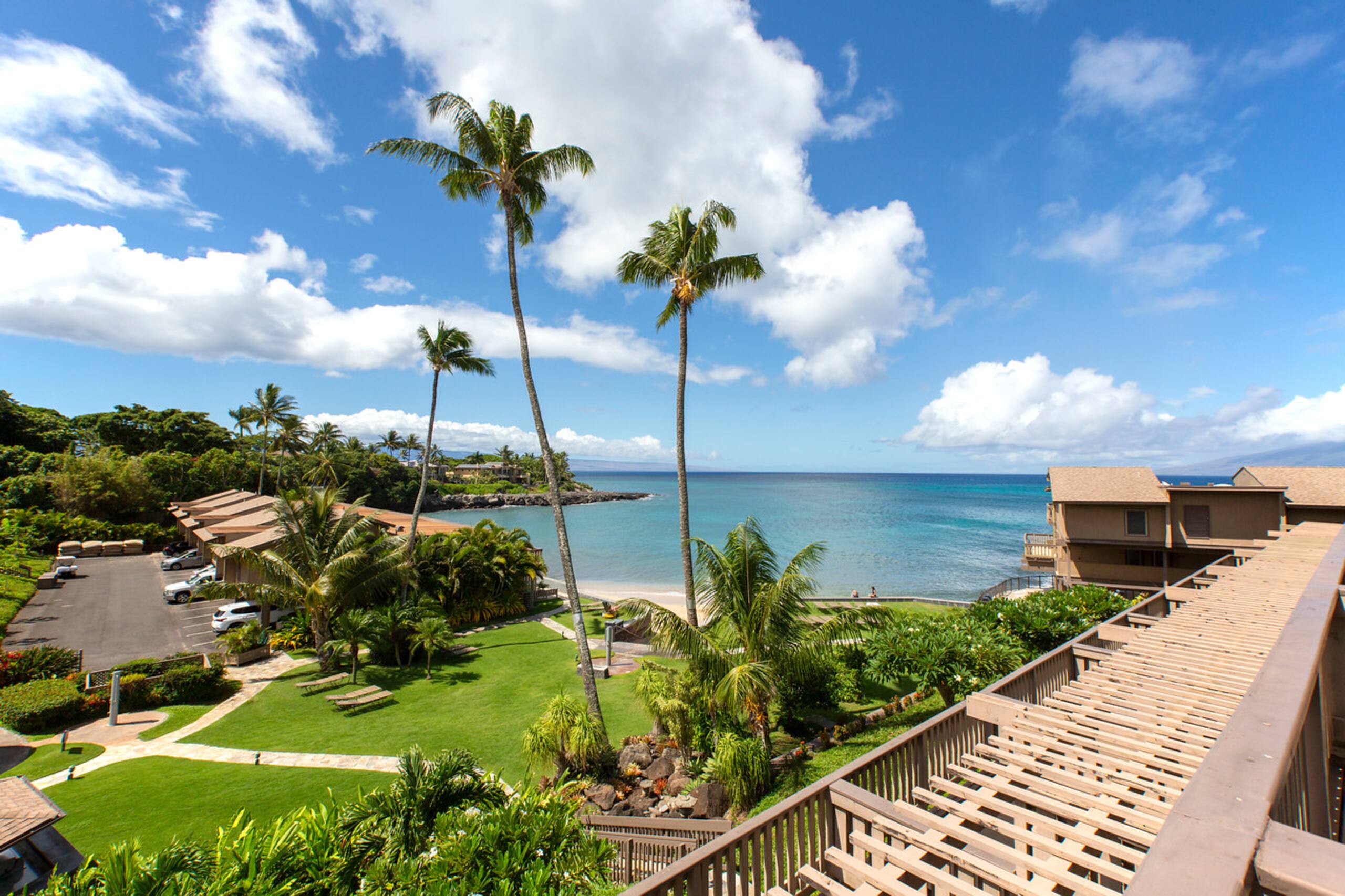 Condo in Lahaina · ★4.61 · 2 bedrooms · 4 beds · 2.5 private baths - Image 11