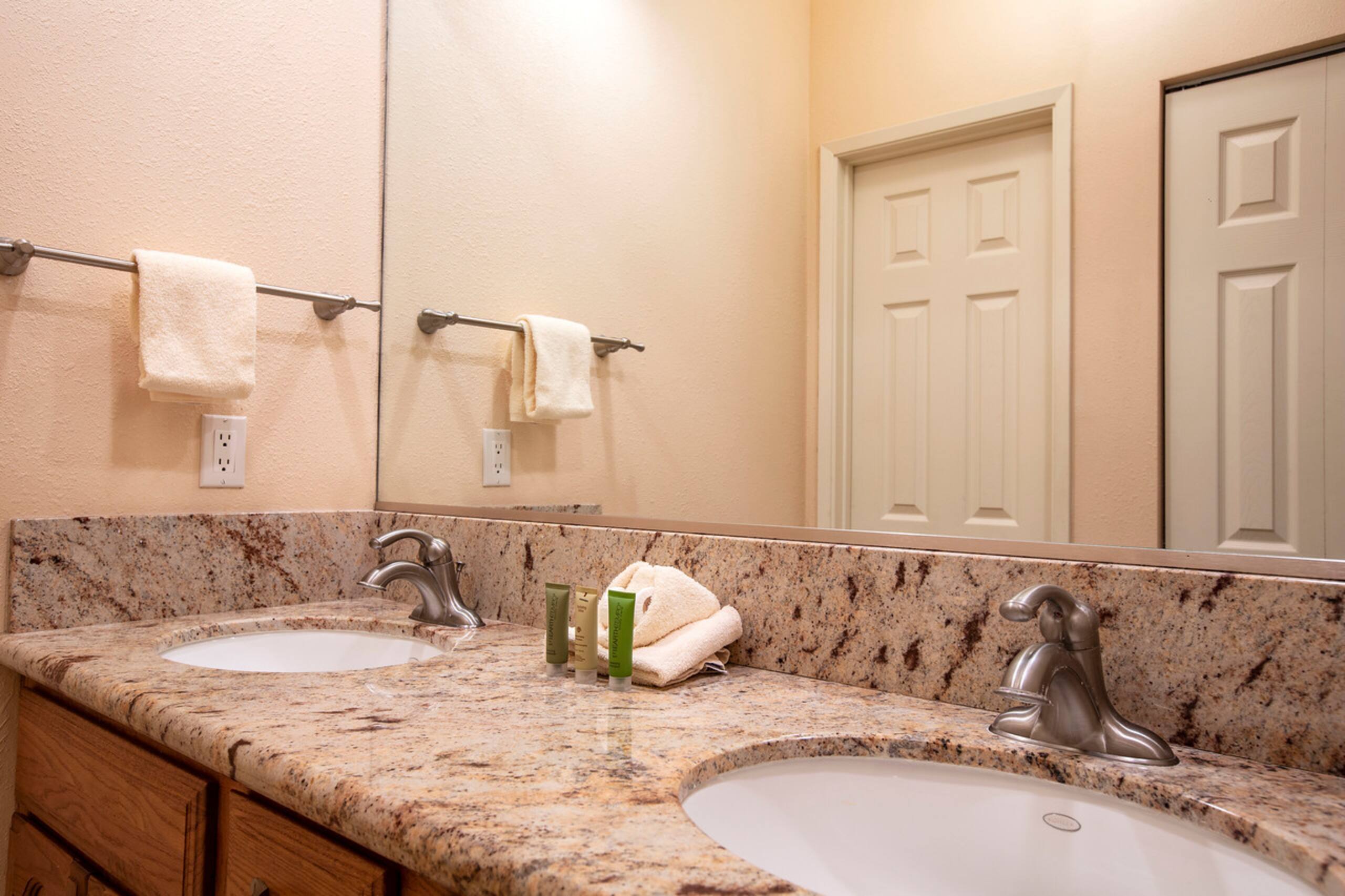 Condo in Lahaina · ★4.61 · 2 bedrooms · 4 beds · 2.5 private baths - Image 19