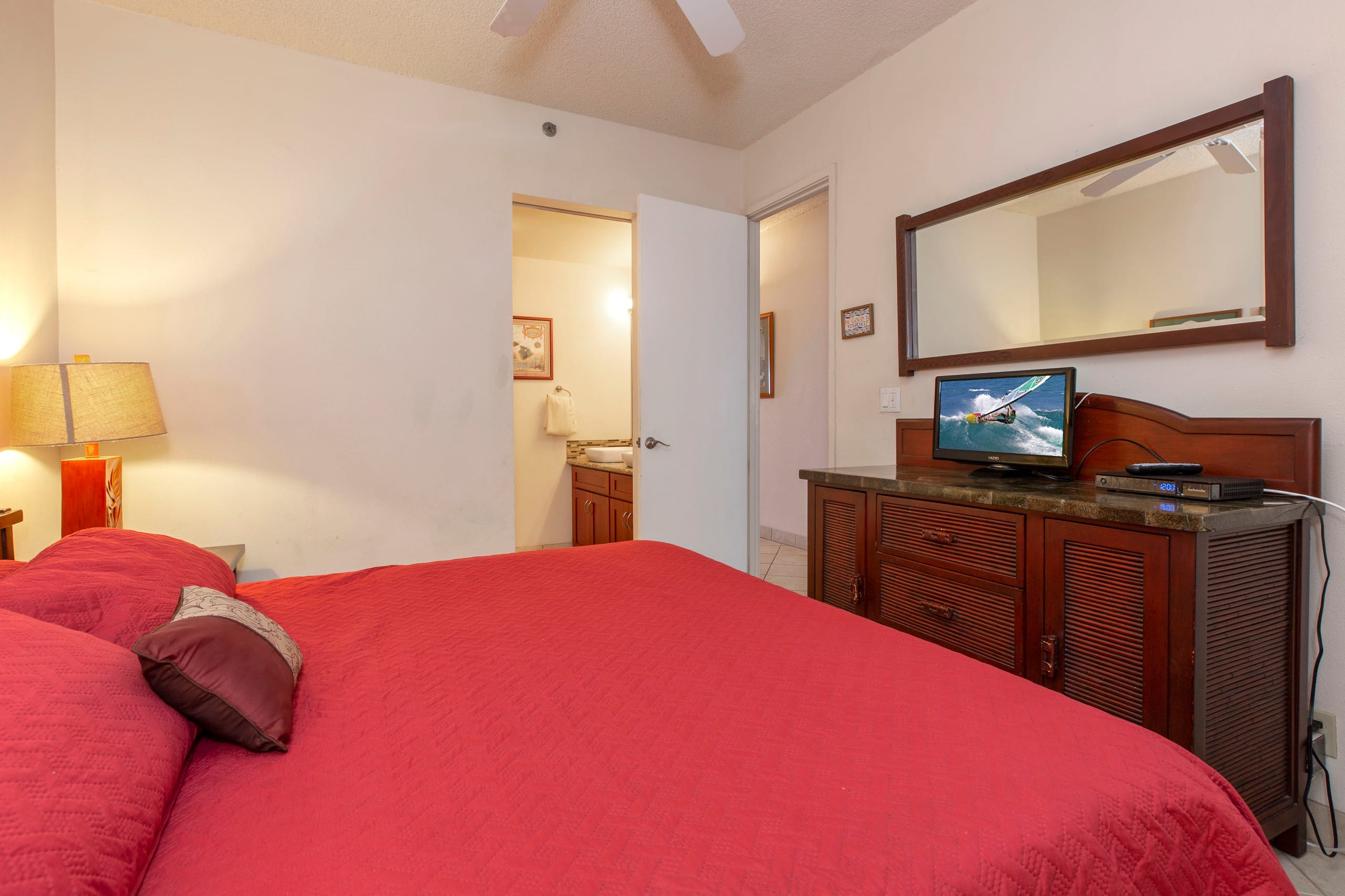 Condo in Lahaina · ★4.6 · 1 bedroom · 2 beds · 2 baths - Image 6