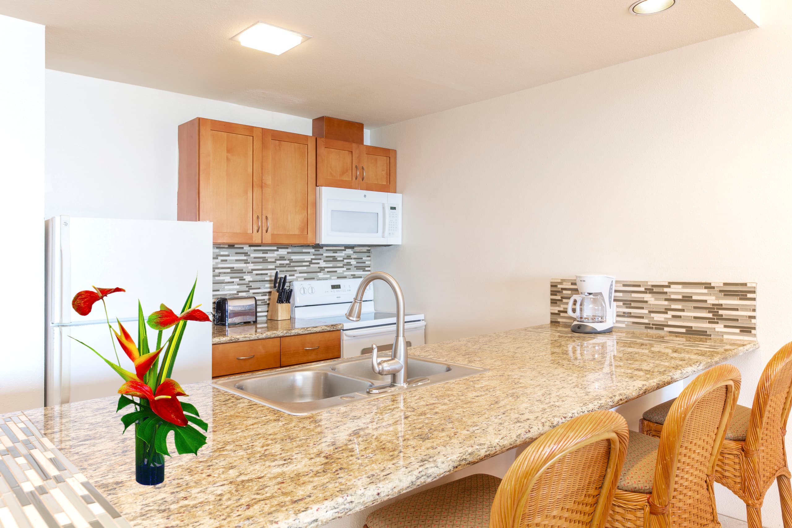 Condo in Lahaina · ★4.6 · 1 bedroom · 2 beds · 2 baths - Image 4