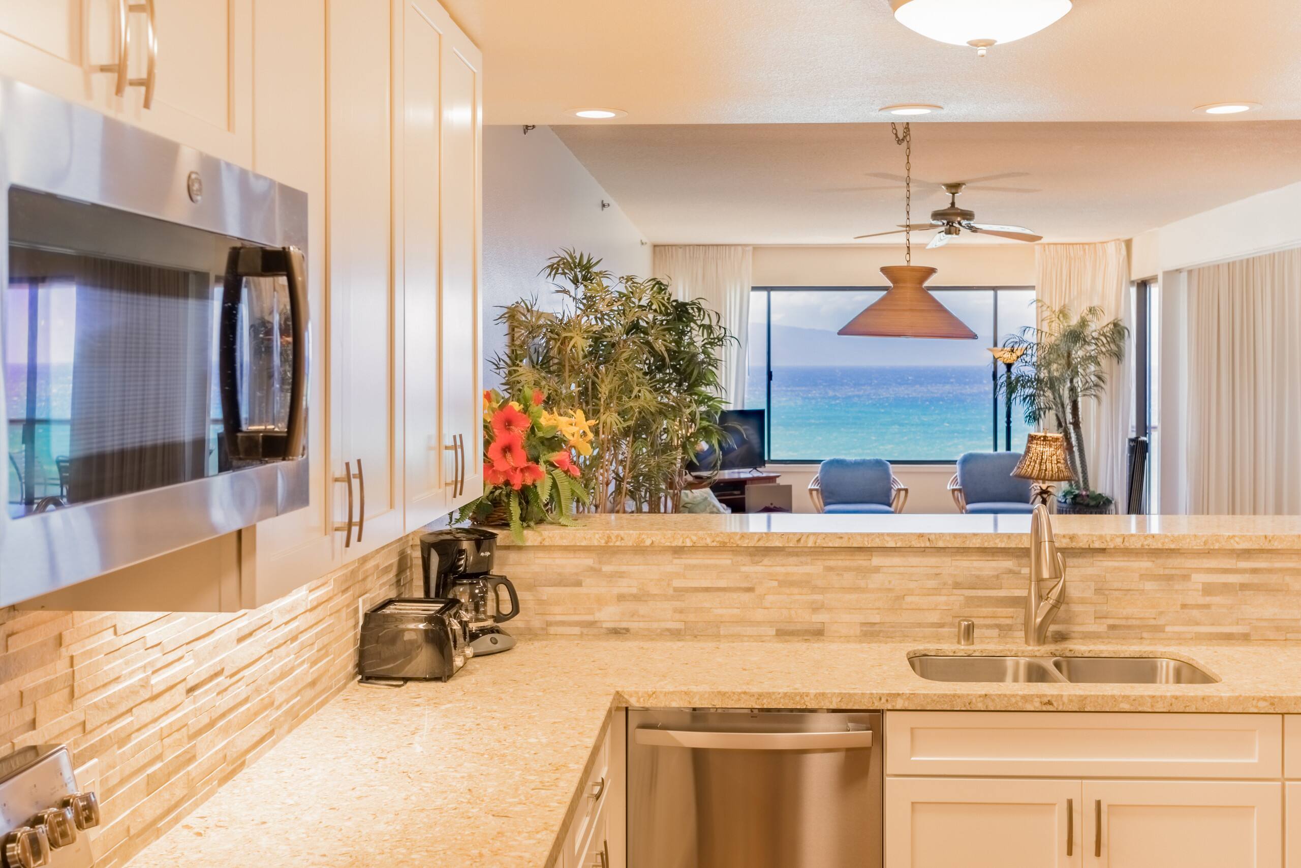 Condo in Lahaina · ★5.0 · 2 bedrooms · 4 beds · 2 private baths - Image 15