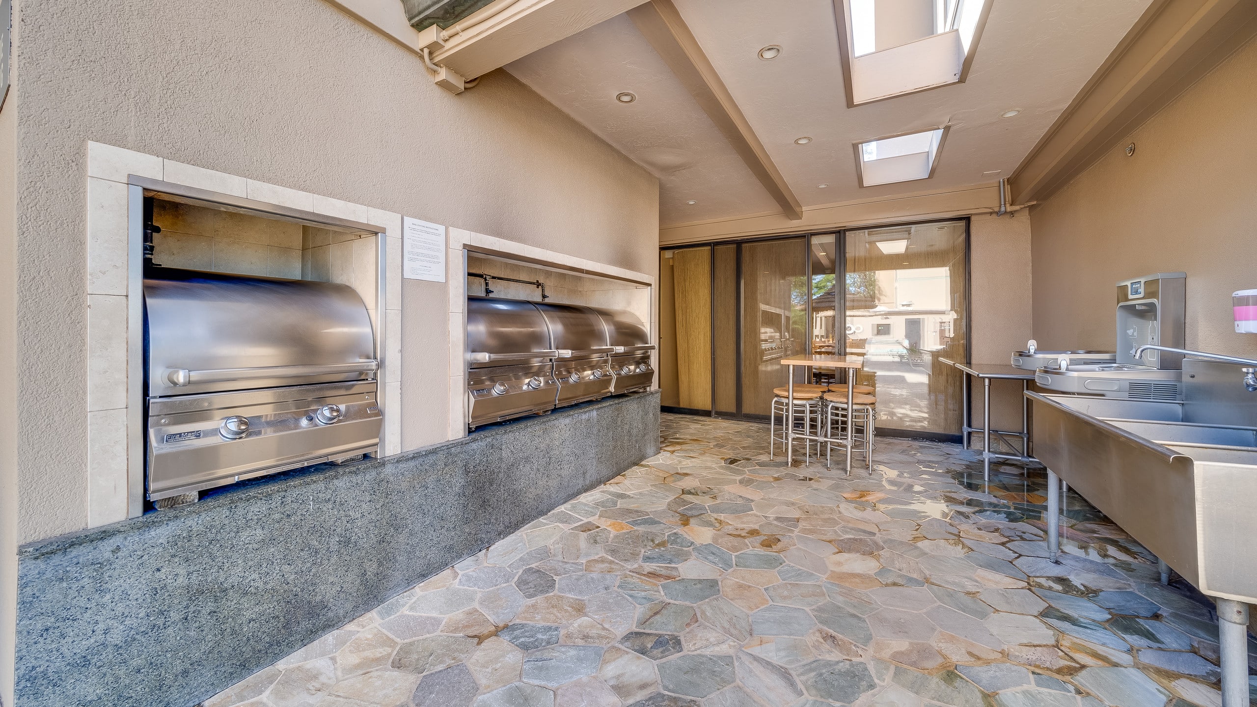Condo in Lahaina · ★4.8 · 1 bedroom · 2 beds · 1 private bath - Image 13