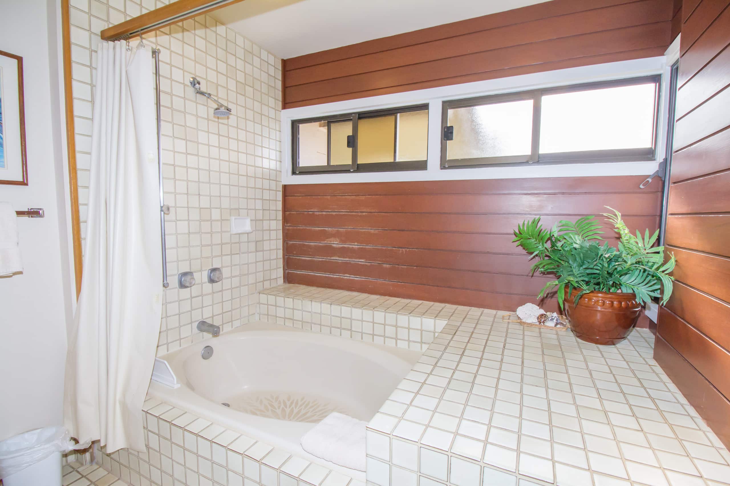 Condo in Lahaina · ★4.59 · 1 bedroom · 2 beds · 2 private baths - Image 8