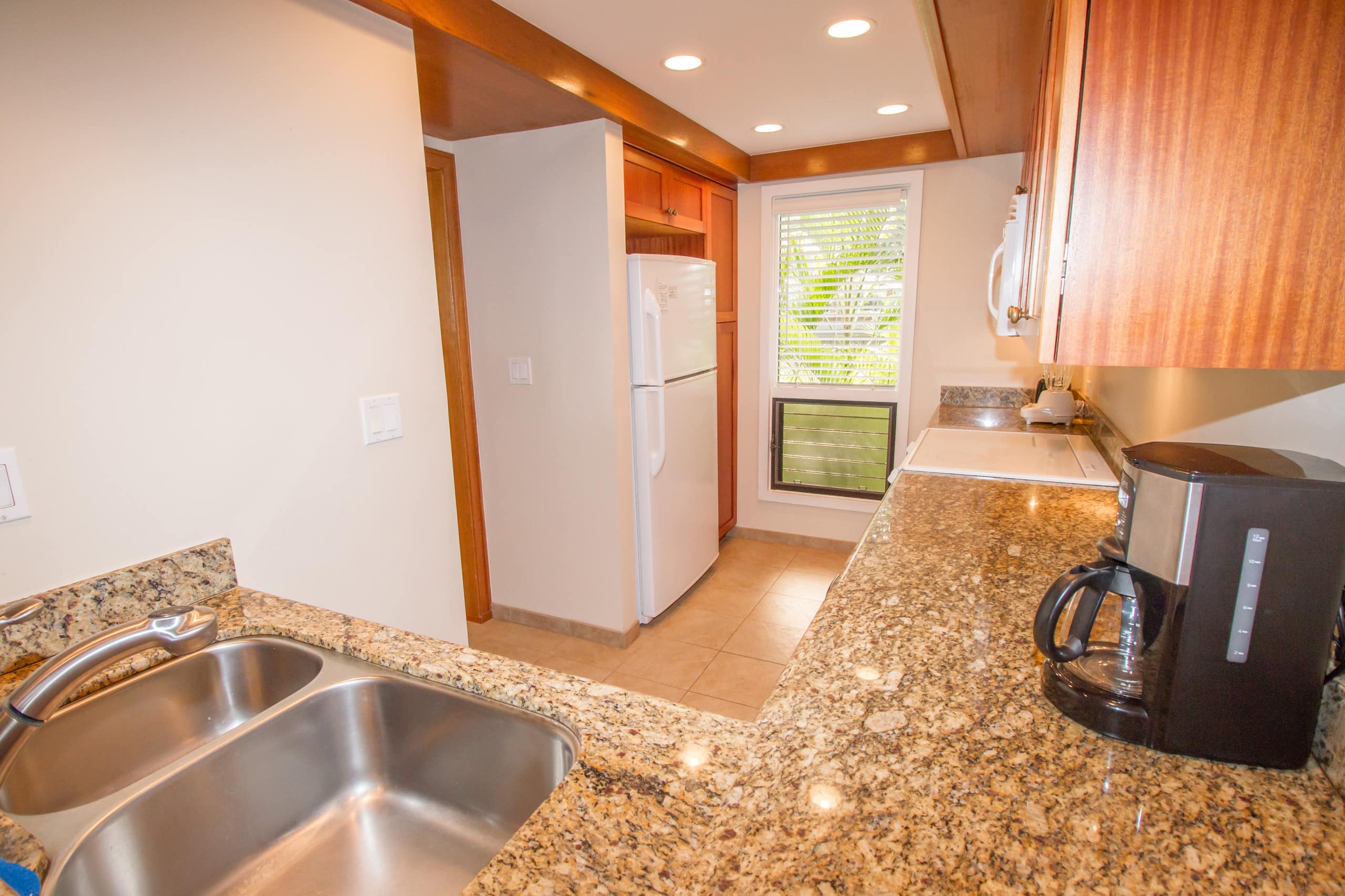 Condo in Lahaina · ★4.59 · 1 bedroom · 2 beds · 2 private baths - Image 18