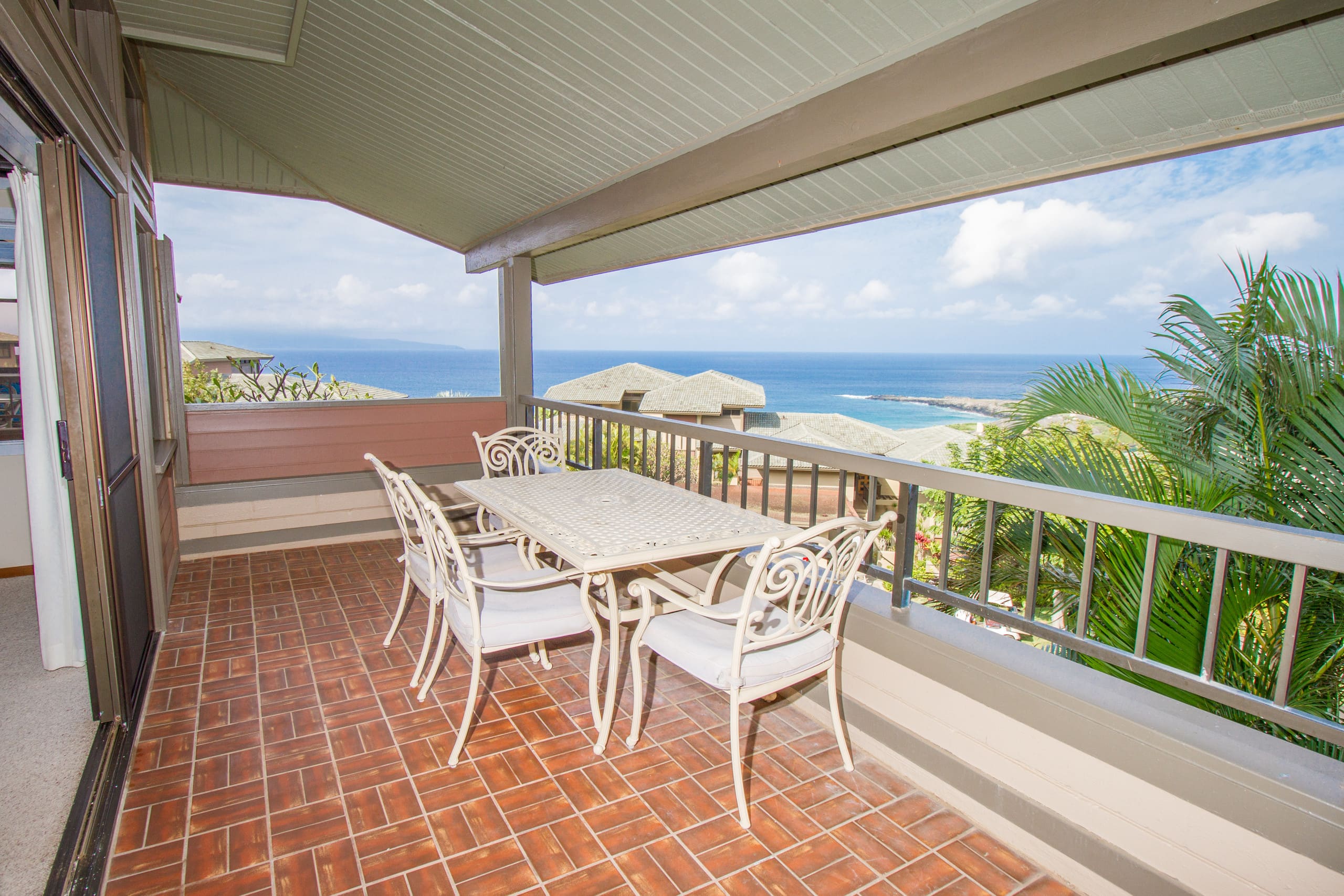 Condo in Lahaina · ★4.59 · 1 bedroom · 2 beds · 2 private baths - Image 2