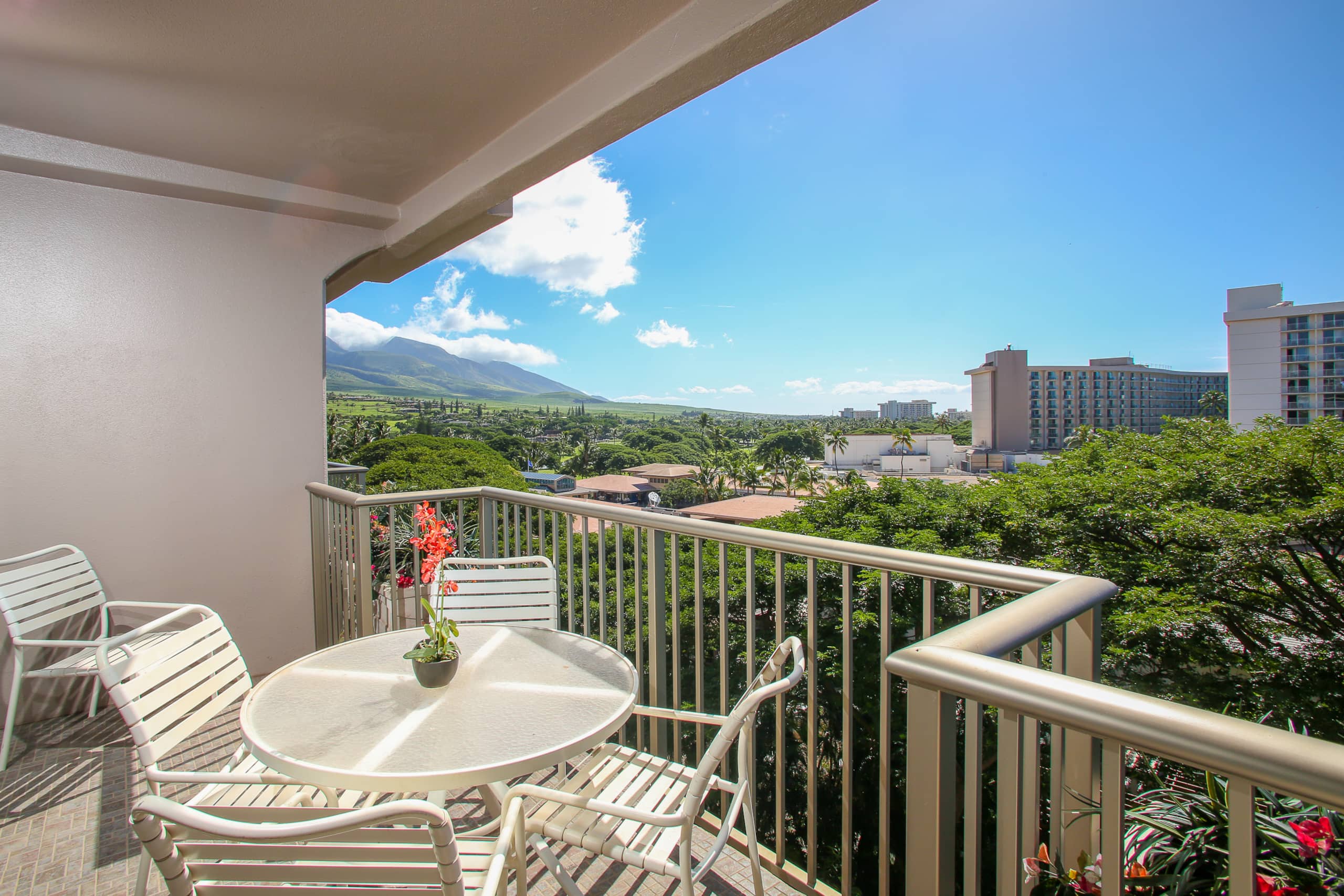 Condo in Lahaina · ★4.67 · 1 bedroom · 2 beds · 1 shared bath - Image 11