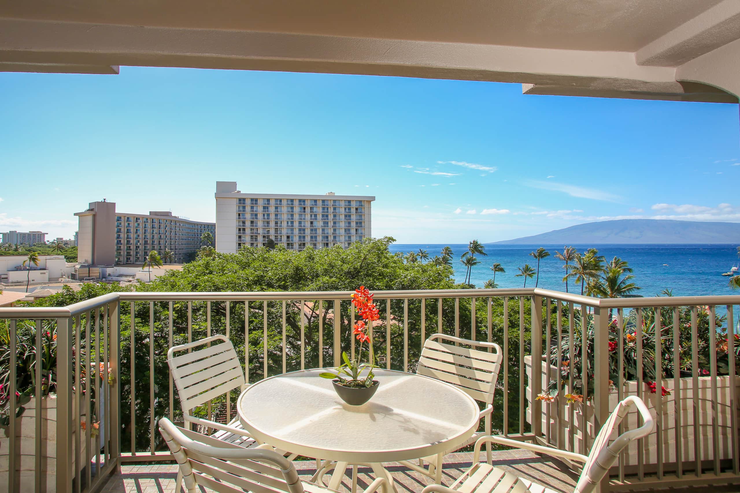 Condo in Lahaina · ★4.67 · 1 bedroom · 2 beds · 1 shared bath - Image 12