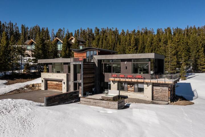 The View – Mountain Village! Private Ski Access!