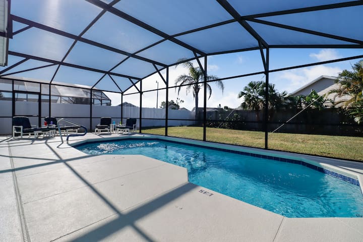 Disney Trips Made Easy - Pool & Fenced Yard - Kissimmee, FL