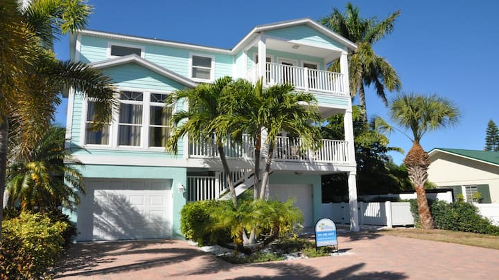 Pool - Casa Del Mar By Seabreeze Vacation - Anna Maria Island, FL