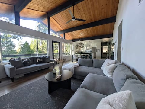 Fam+Pet Friendly | Peaceful Cozy Chalet Near Town