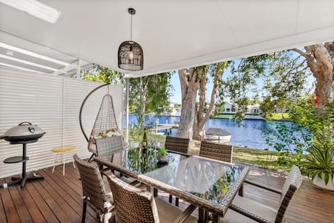Noosa Entrance 2 Bedroom Waterfront Townhouse