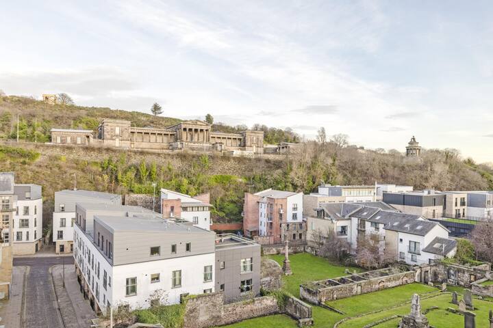 Stylish Apartment with Balcony in Old Town gallery image 3