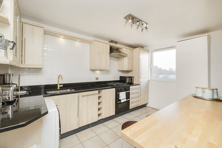 Stylish Apartment with Balcony in Old Town gallery image 5