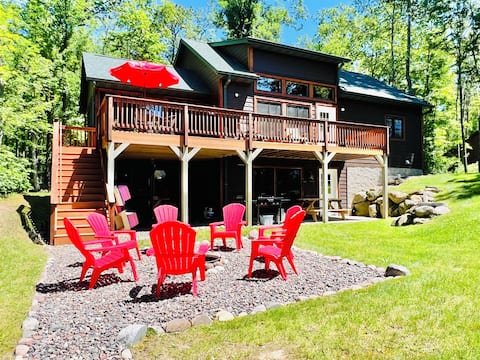 Pet-Friendly Lakeside Cabin with Kayaks and Canoe!