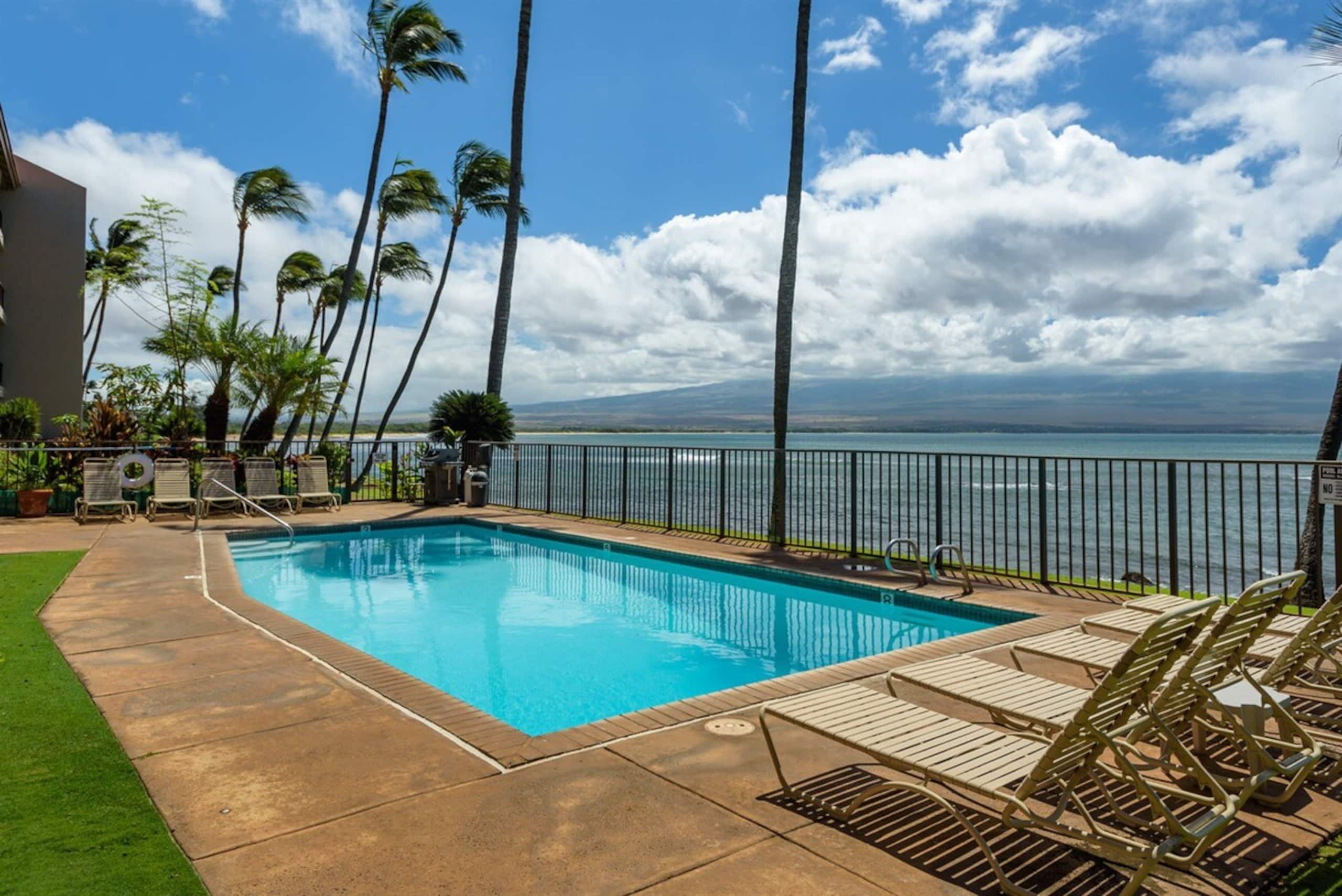 Condo in Wailuku · ★4.93 · 3 bedrooms · 4 beds · 2 private baths - Image 3
