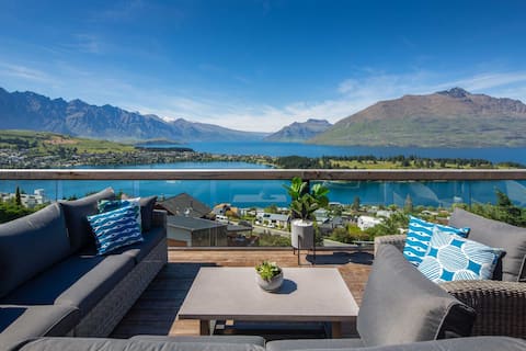 Highlands Lodge – 5BR Luxury, Lake Views & BBQ