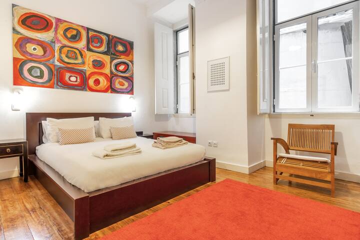 Lv Premier Baixa CR2- lift, ac, center, balcony gallery image 4