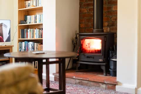 Cozy 3 Bed Cottage with Wood Burner in Mid Wales