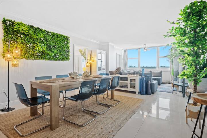 Beachfront: Luxurious 3-Bedroom Condo with POOL! gallery image 3