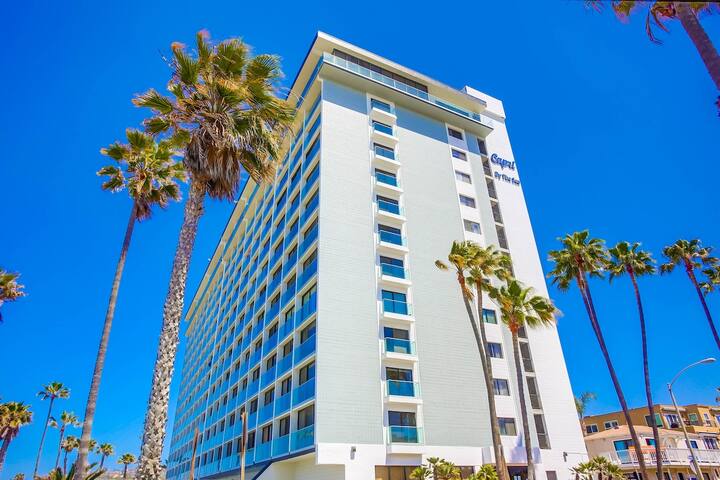 Tabi`s Terrific Oceanfront Condo: pool+parking! gallery image 2