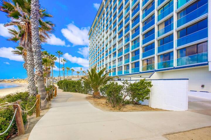 Tabi`s Terrific Oceanfront Condo: pool+parking! gallery image 3