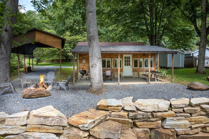 Deep Creek Cottage-creek Side- Close To The Polar Express - Bryson City, NC