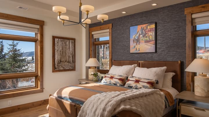 Bedroom 1, Main Level - Primary king suite