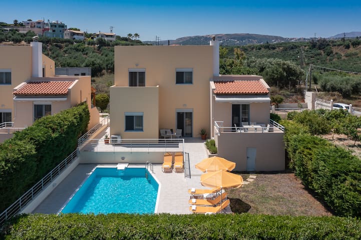 Yannis1 Private pool, Sea View, Next to amenities