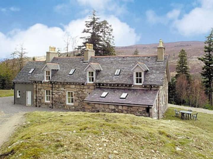 4 Bedroom Accommodation In Inverey, Braemar - Moray